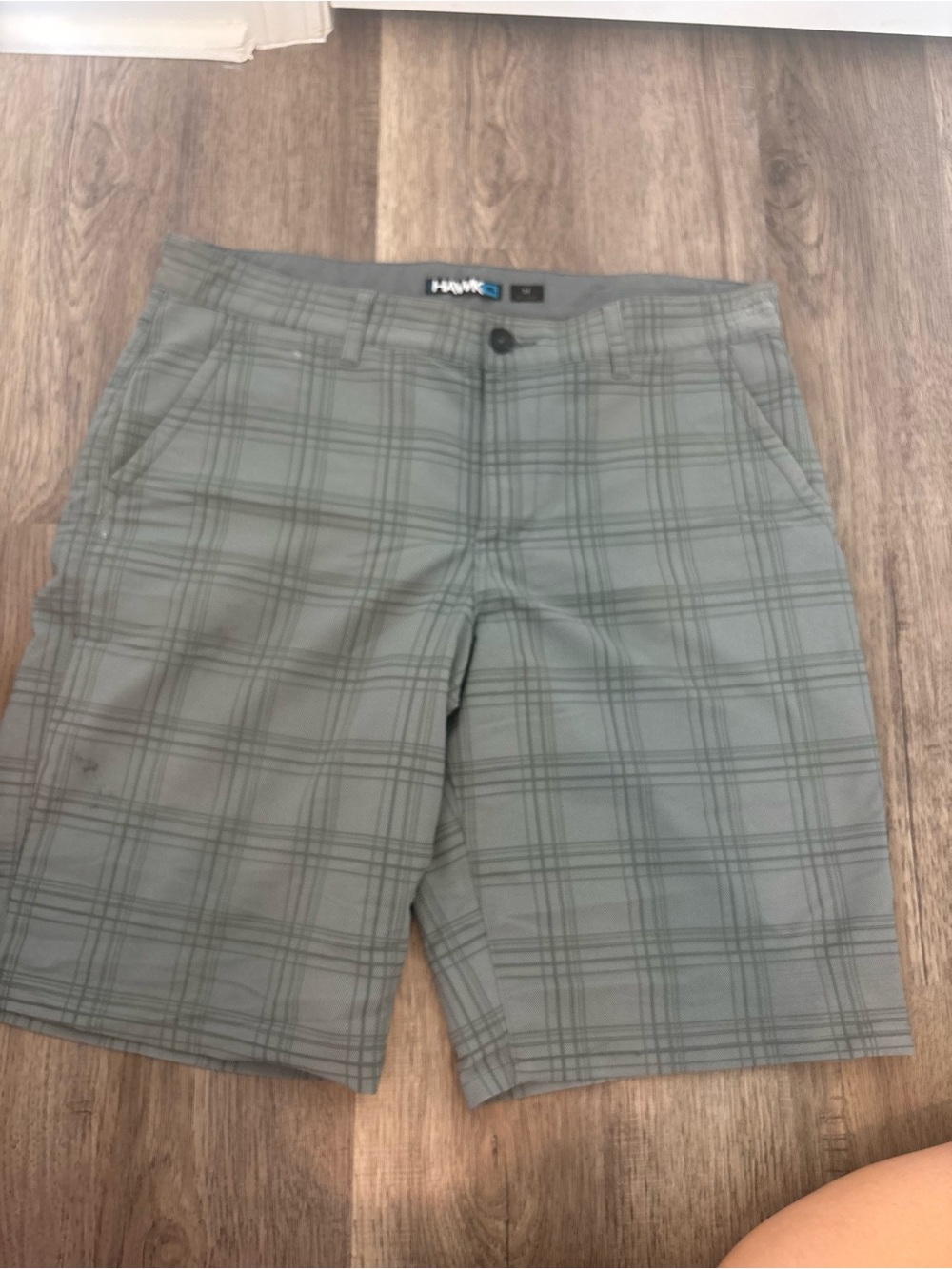 Tony Hawk Men’s Gray Plaid Flat-Front Shorts